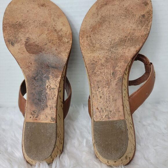 Bernardo Matrix Womens Size 8.5 Mini Wedge  Brown Leather Thong Sandals - Picture 8 of 8